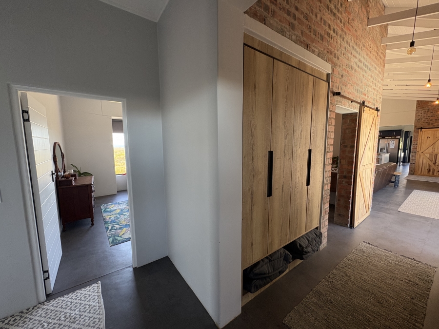 5 Bedroom Property for Sale in Pearl Bay Western Cape